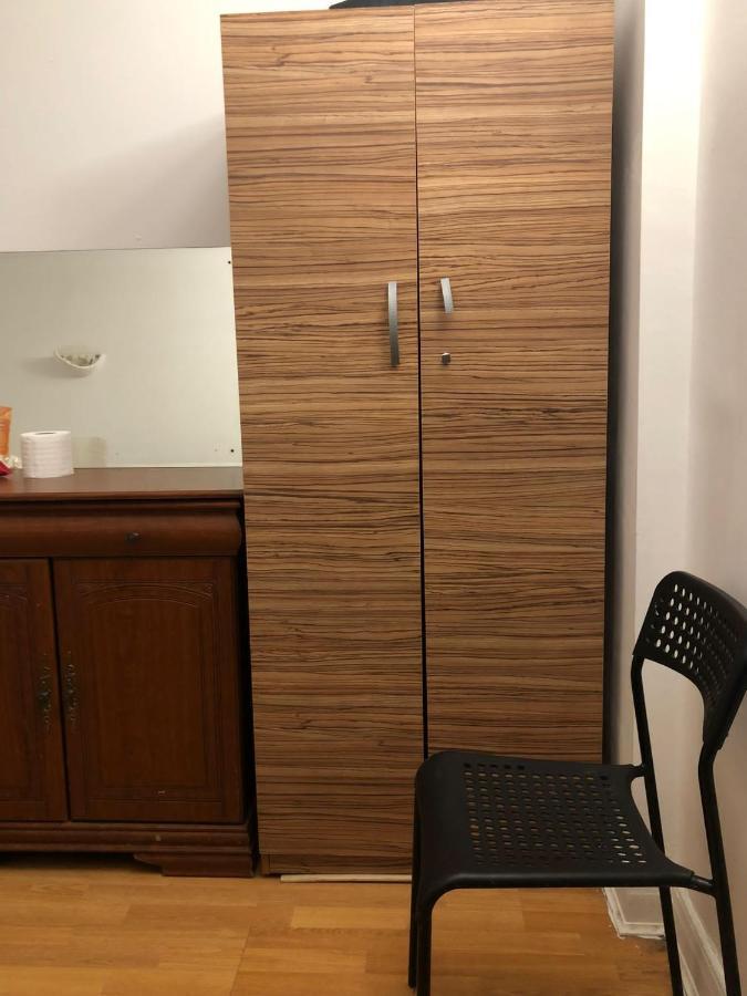 Private Rooms In 3 Bedroom Flat!!ロンドン エクステリア 写真