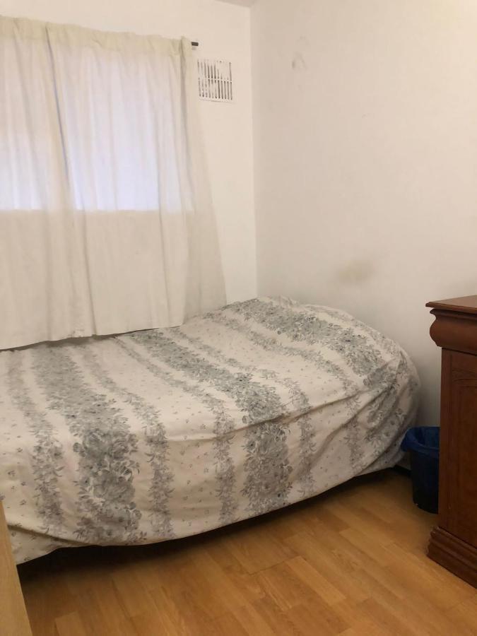Private Rooms In 3 Bedroom Flat!!ロンドン エクステリア 写真